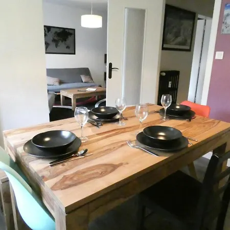 T2 Pour 4 Pers. Avec Balcon, Parking, Et Cuisine Equipee - - Fr-1-457-282