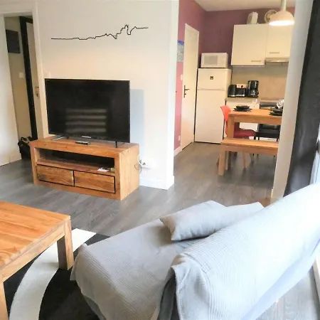 Apartment T2 Pour 4 Pers. Avec Balcon, Parking, Et Cuisine Equipee - - Fr-1-457-282